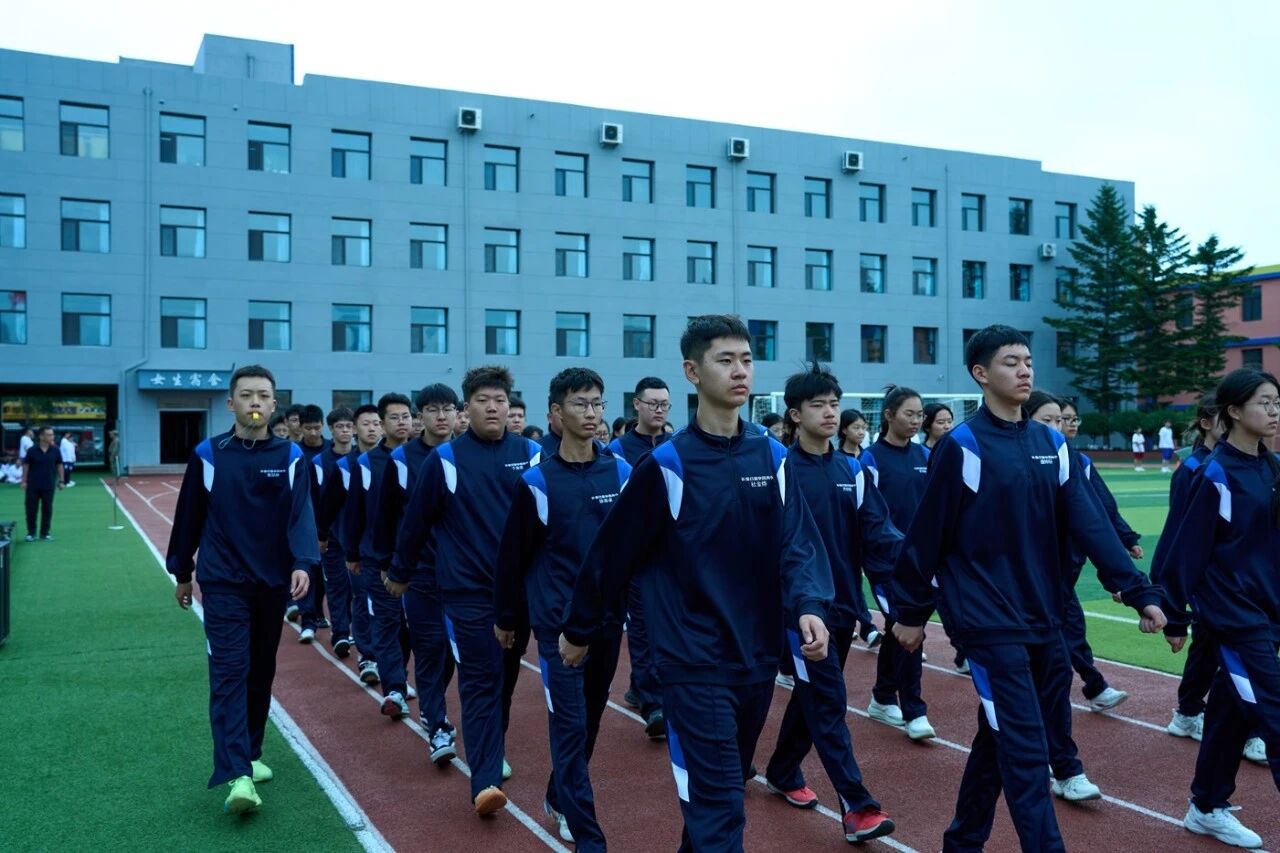 磨砺青春志 淬炼少年行——2026级高一新生军训圆满落幕